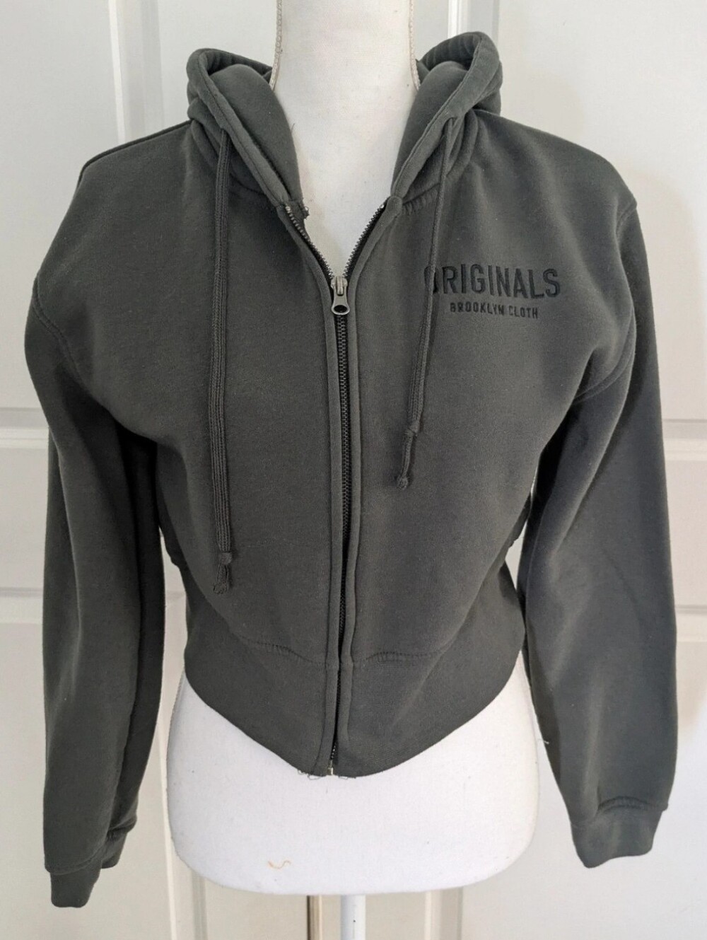 Brooklyn Cloth Originals Grey Cropped Women's Zip Up Hoodie Medium